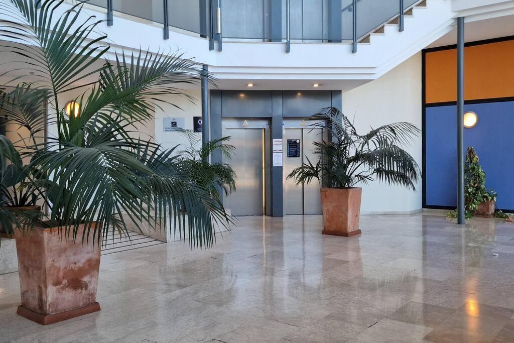 Apartment With Free Parking And Pool ボルムホス エクステリア 写真