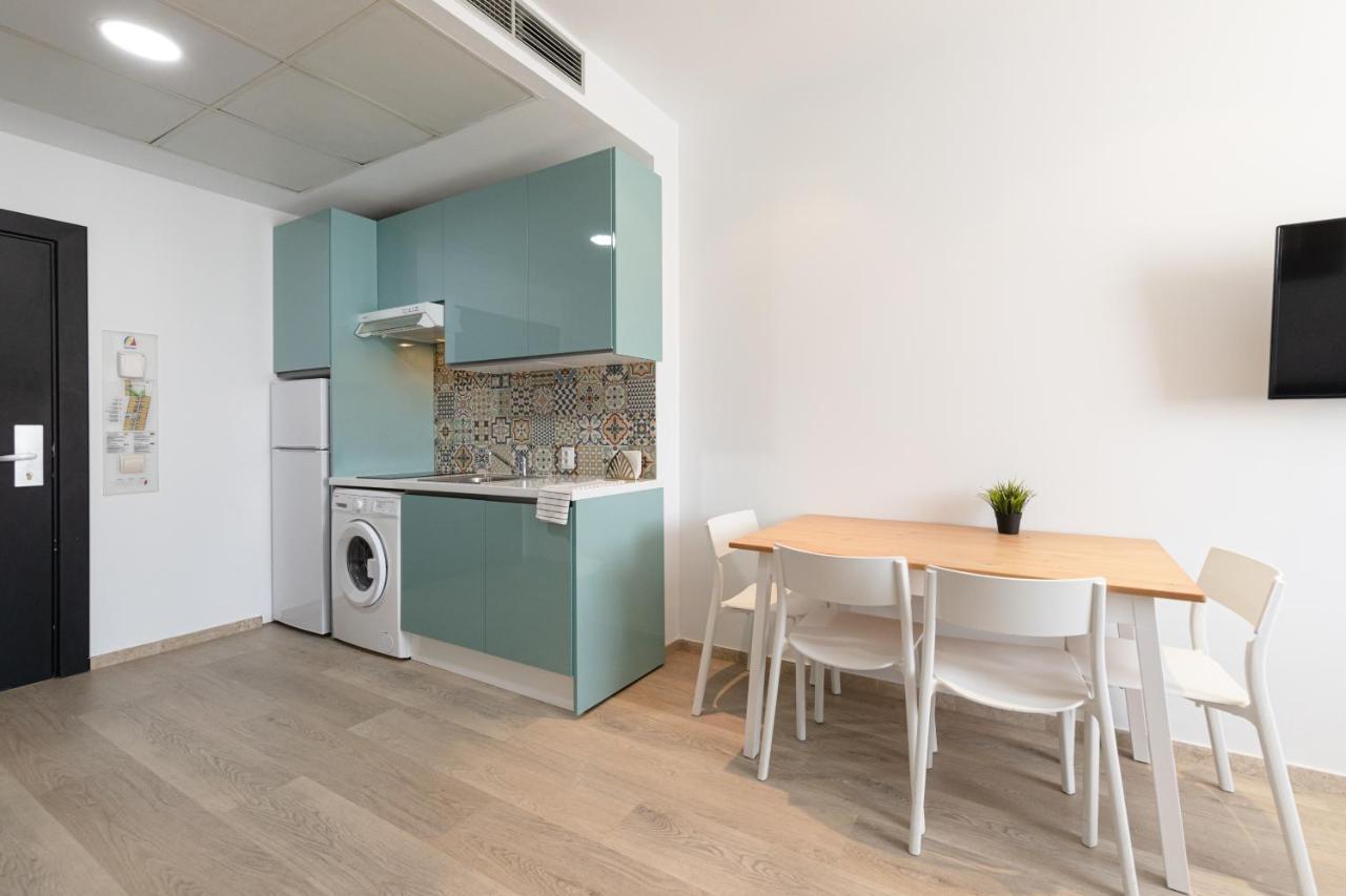 Apartment With Free Parking And Pool ボルムホス エクステリア 写真