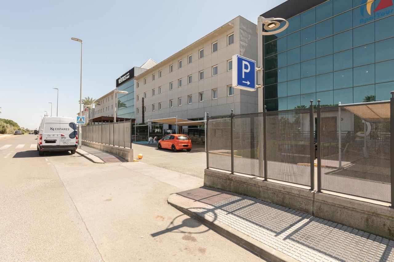 Apartment With Free Parking And Pool ボルムホス エクステリア 写真