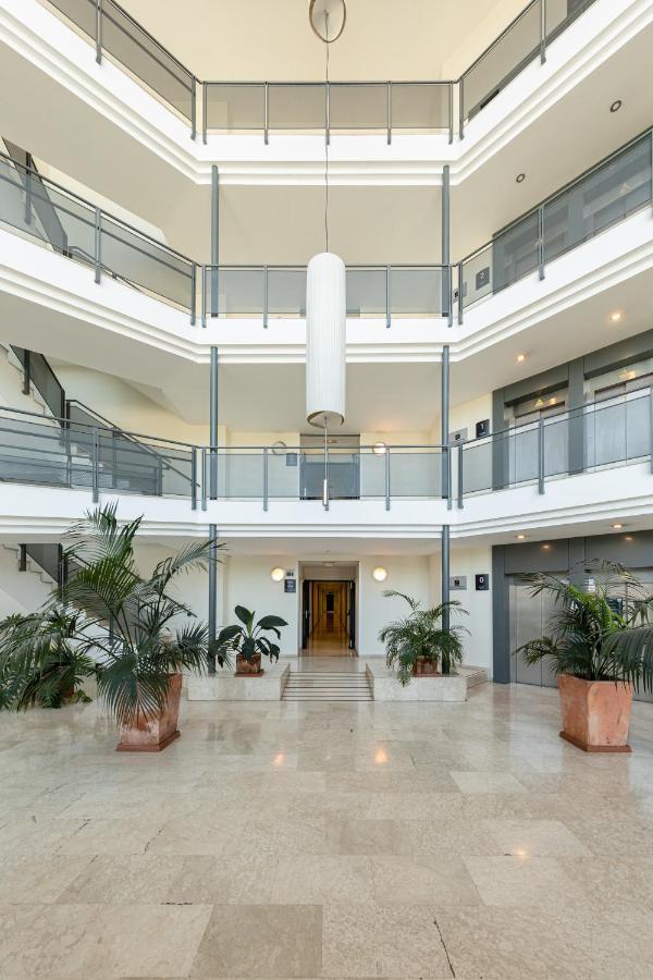 Apartment With Free Parking And Pool ボルムホス エクステリア 写真