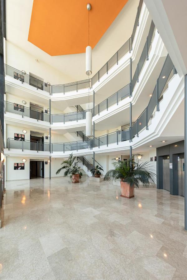 Apartment With Free Parking And Pool ボルムホス エクステリア 写真