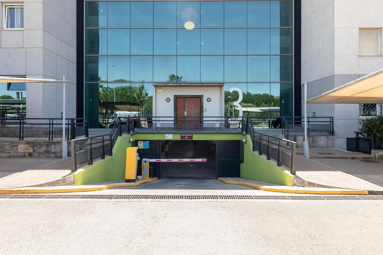 Apartment With Free Parking And Pool ボルムホス エクステリア 写真