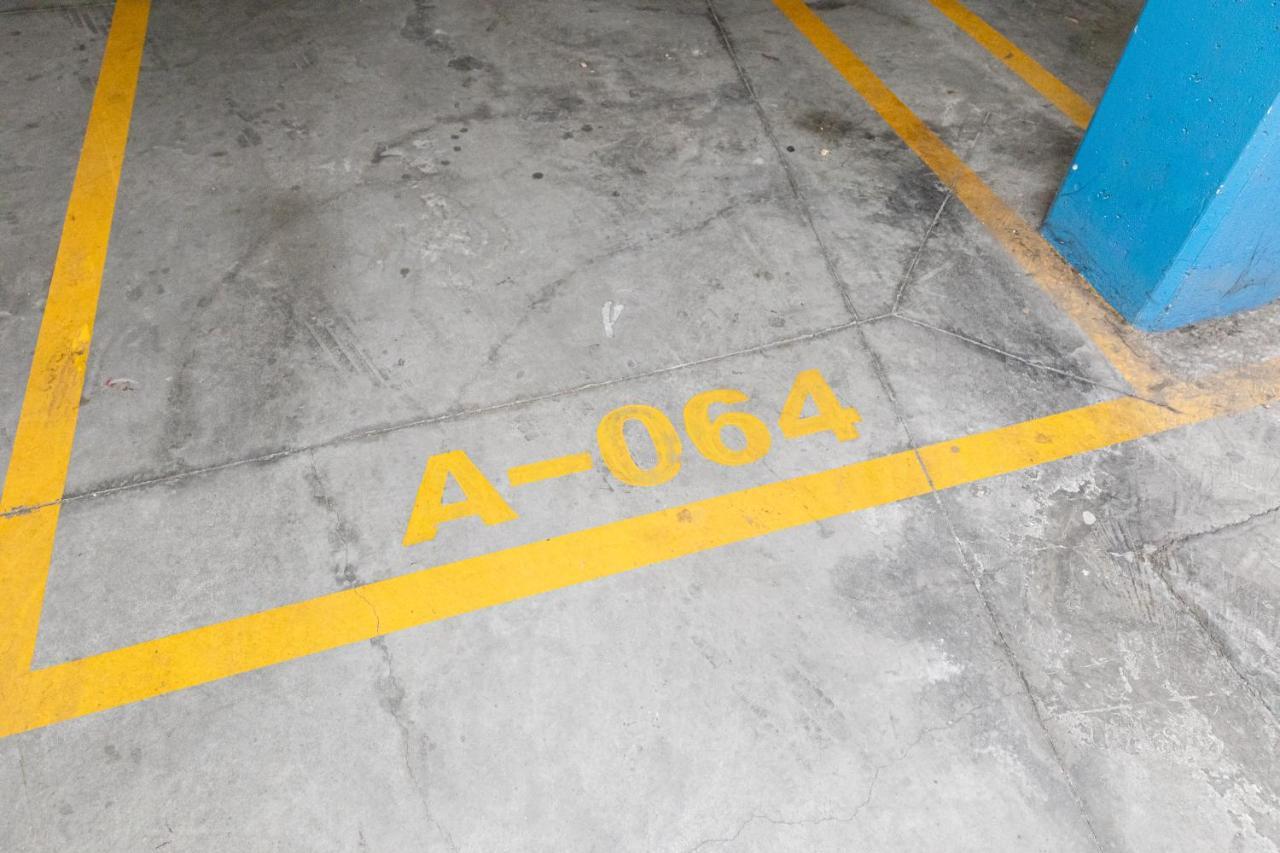 Apartment With Free Parking And Pool ボルムホス エクステリア 写真