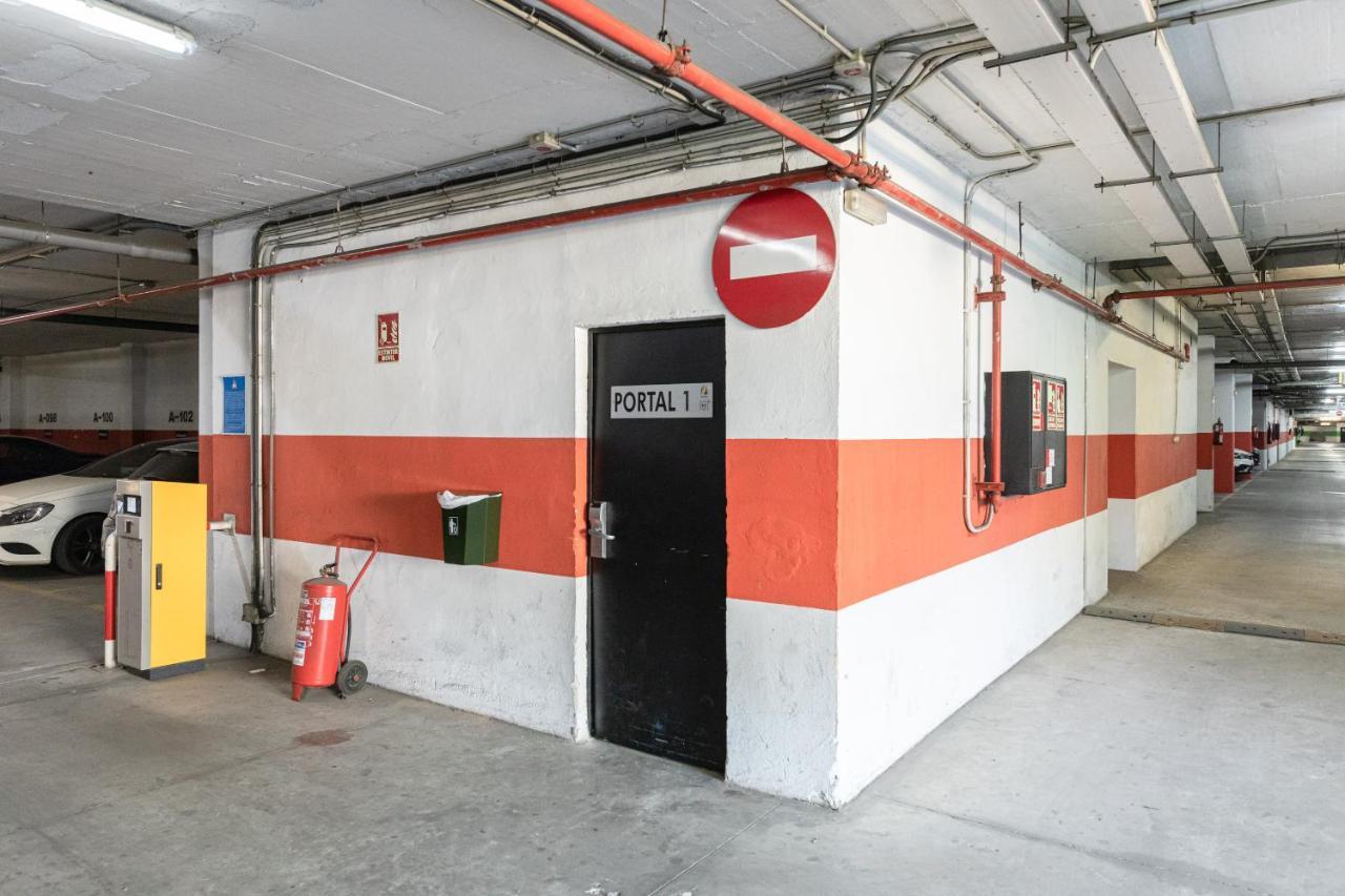 Apartment With Free Parking And Pool ボルムホス エクステリア 写真